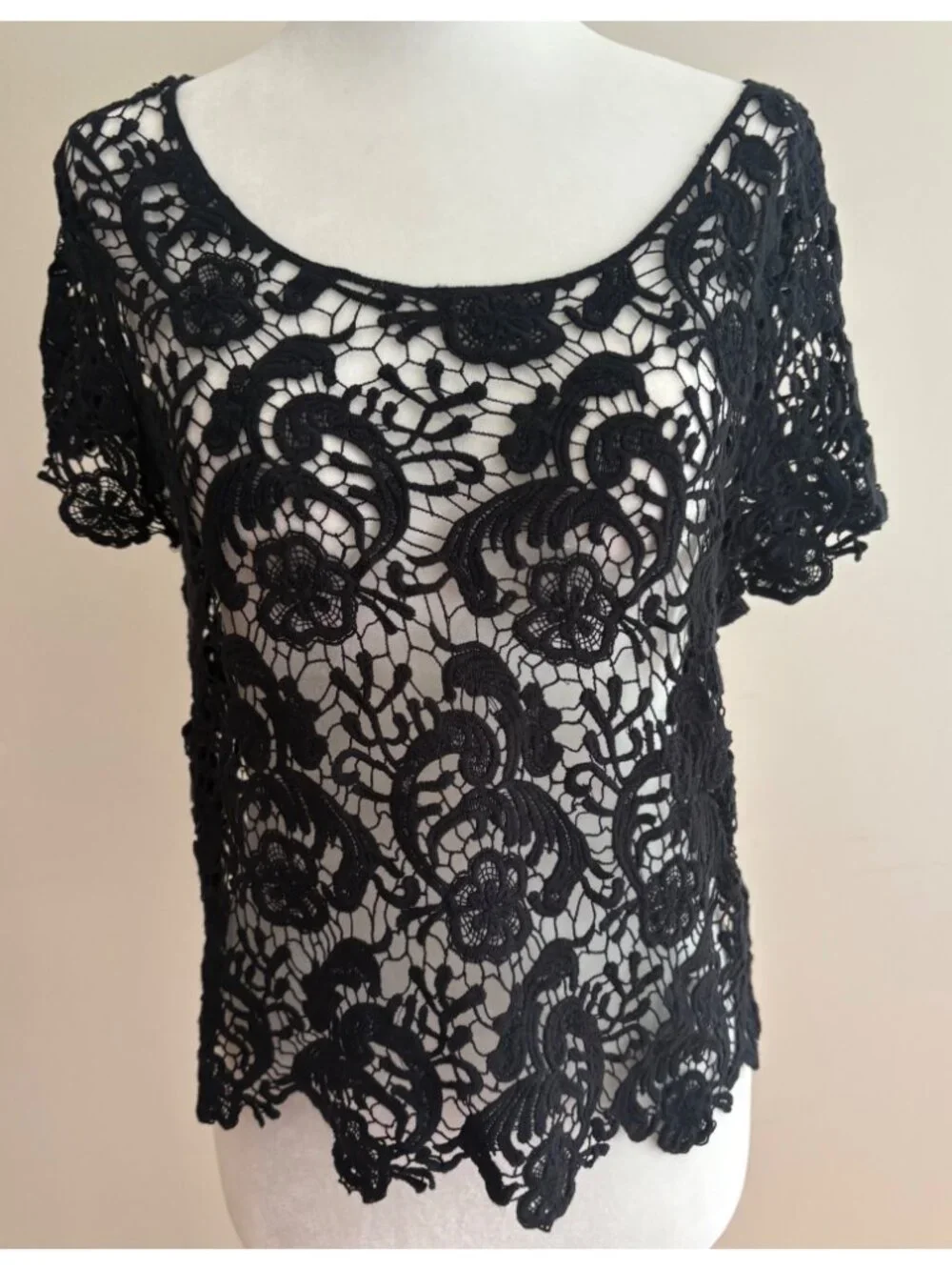 Black Boho Floral Lace Sheer Crochet Top Women’s Fits like a Petite Medium